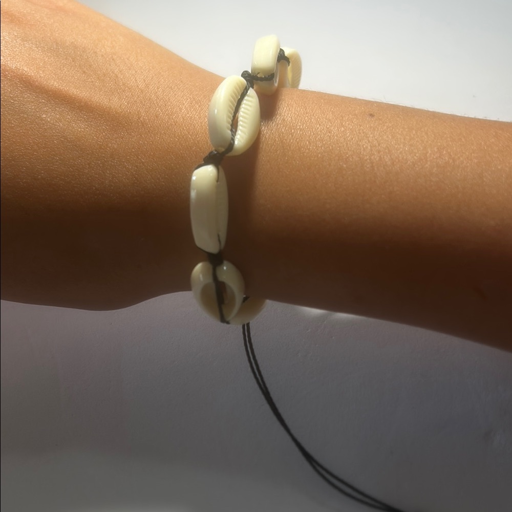 Cream Shell Bracelet
